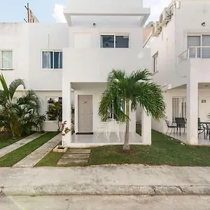 Micro Perfect For Backpackers, Couples, 3 Min Drive To Playa El Nino , Cancún México