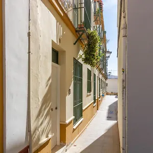 Bordador Courtyard By Valcambre , Sevilla España
